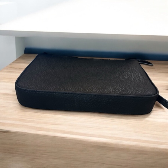 Kate Spade Convertible Bag to Wristlet Black Pebbled Leather. - Picture 7 of 13